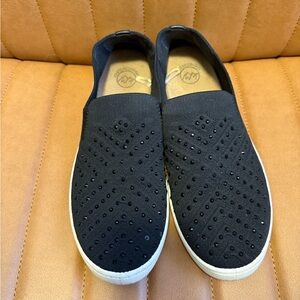 Elegant Black Slip-On Sneakers